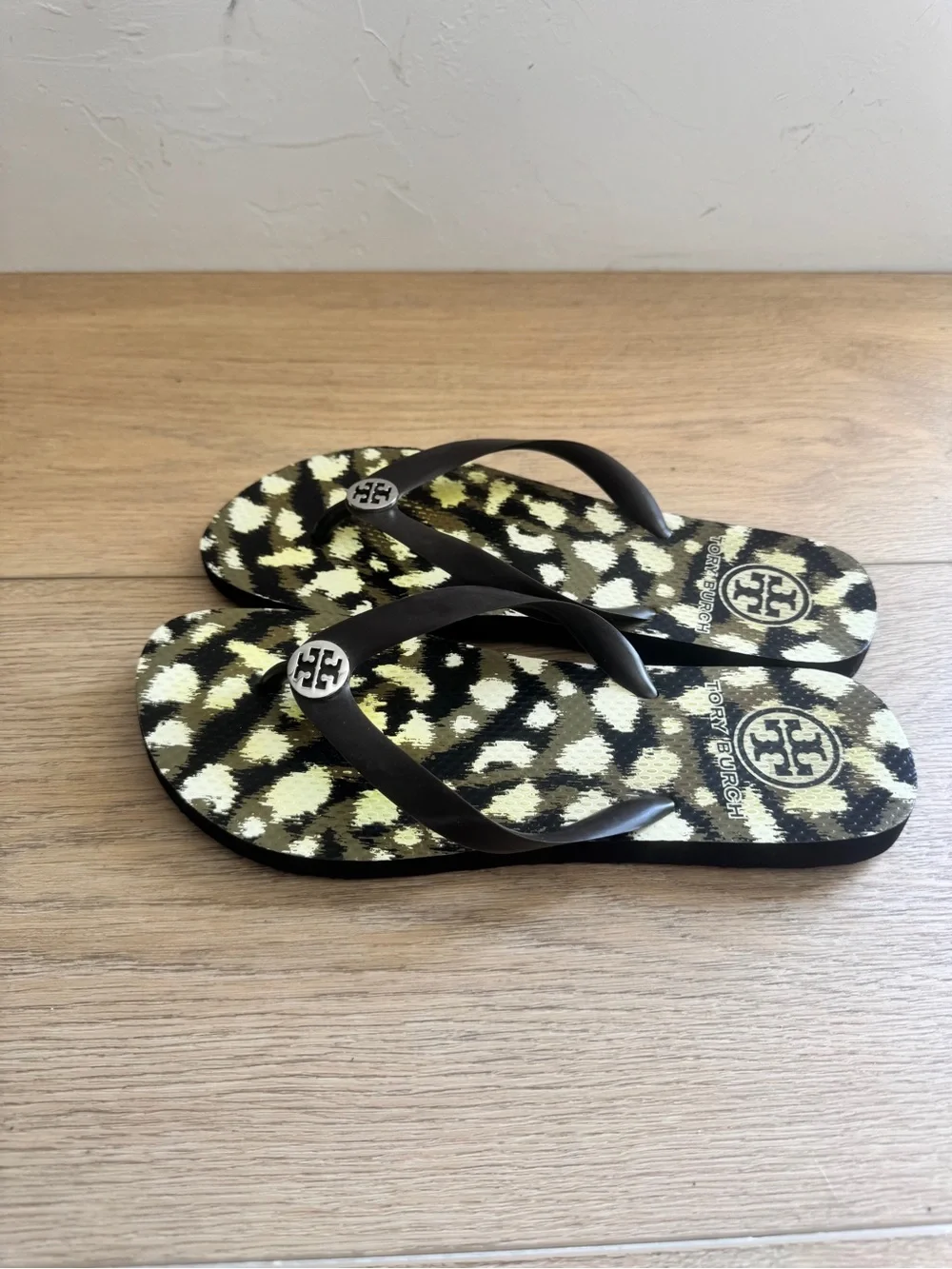 Tory Burch Brown Thongs Size 8